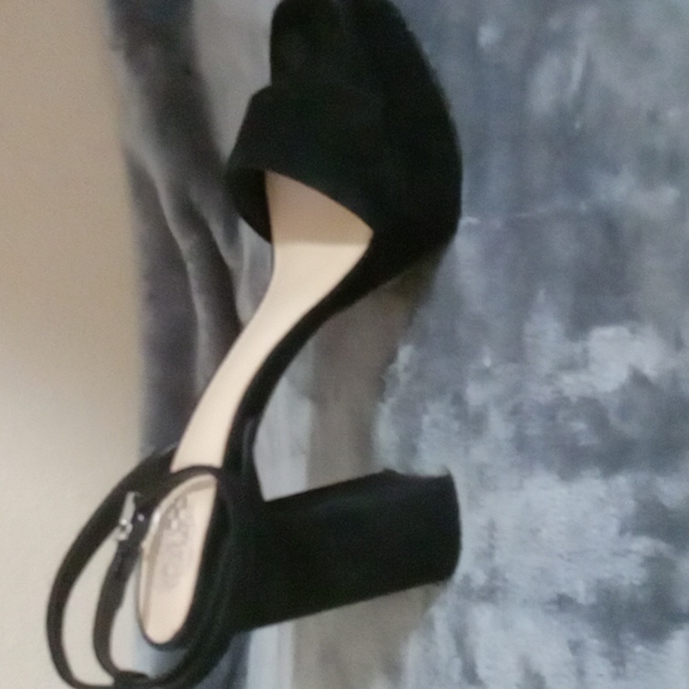 Beautiful Vince Camuto Platform Sandals New In Box